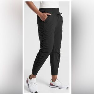 Athleta Women’s Joggers – Size 0 – Black – Excellent Condition ✨